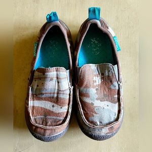 CHOOZE Kids Shoes Camo size 13kids